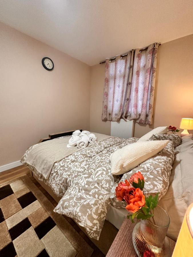 Canary Wharf Single Double And En-Suite Rooms Londra Exterior foto
