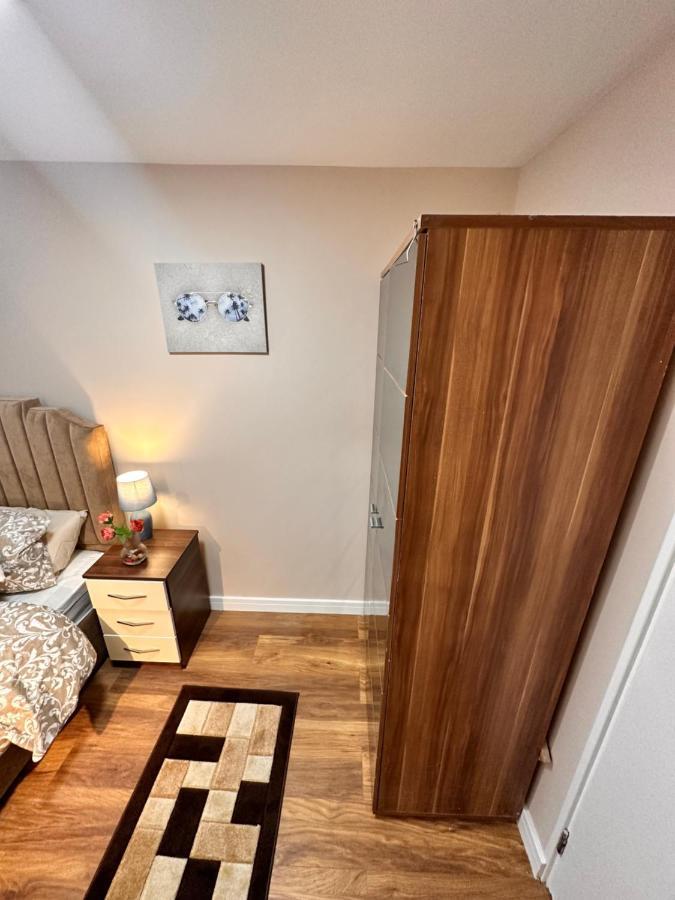 Canary Wharf Single Double And En-Suite Rooms Londra Exterior foto