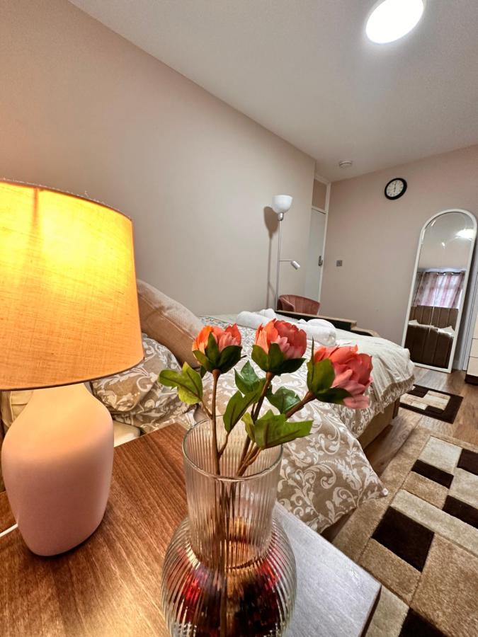 Canary Wharf Single Double And En-Suite Rooms Londra Exterior foto