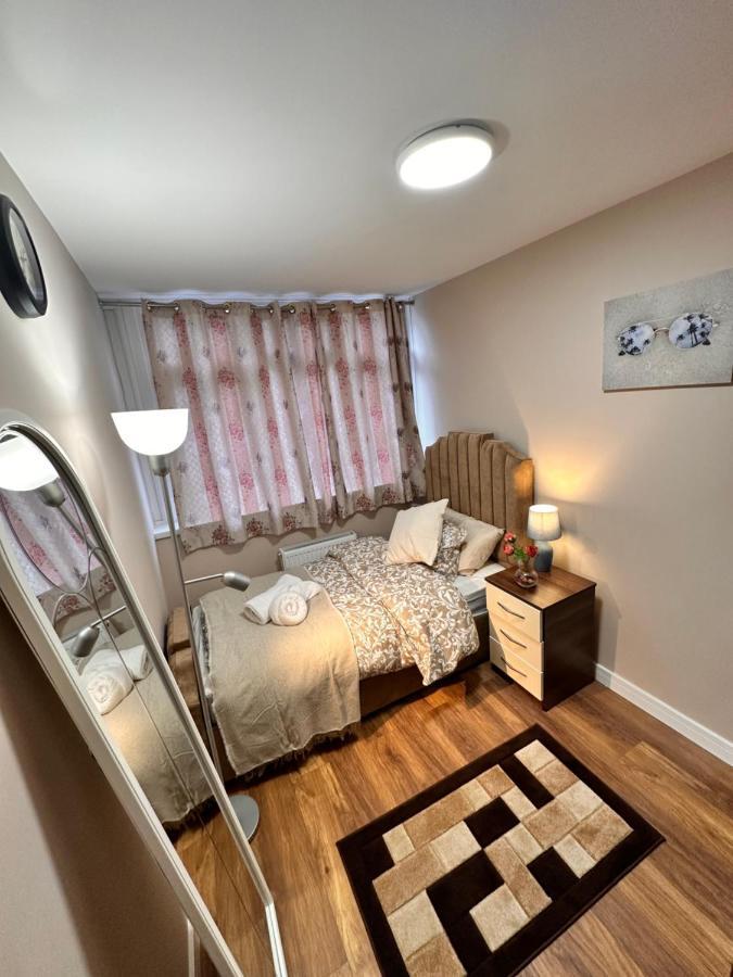 Canary Wharf Single Double And En-Suite Rooms Londra Exterior foto