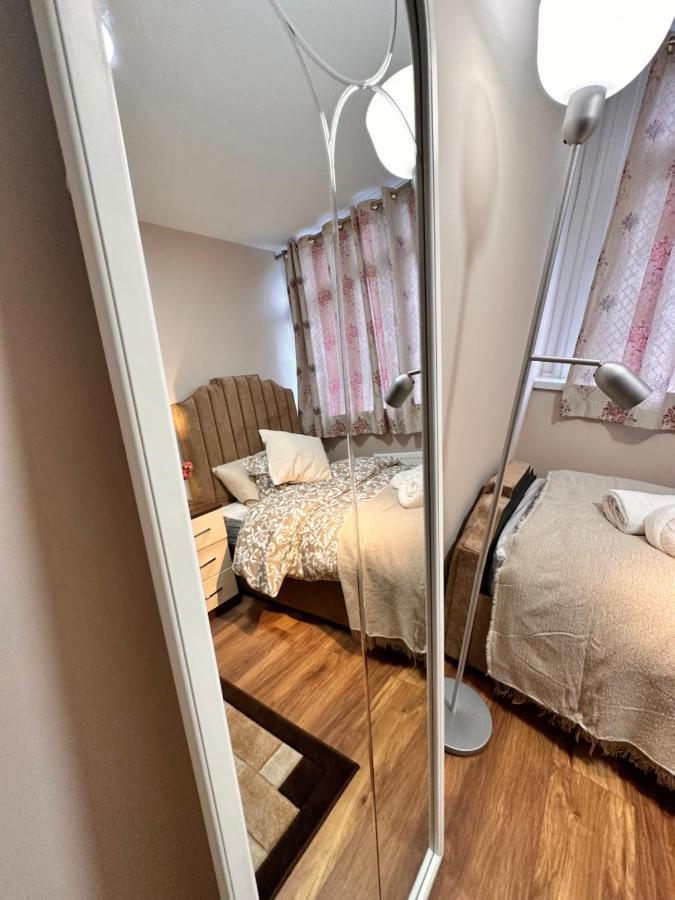 Canary Wharf Single Double And En-Suite Rooms Londra Exterior foto