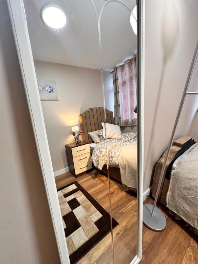 Canary Wharf Single Double And En-Suite Rooms Londra Exterior foto