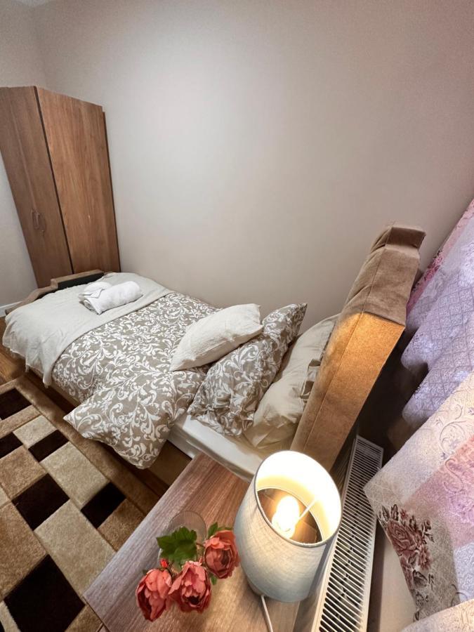 Canary Wharf Single Double And En-Suite Rooms Londra Exterior foto