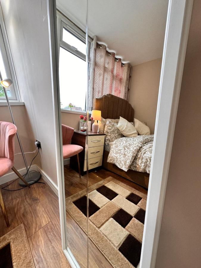 Canary Wharf Single Double And En-Suite Rooms Londra Exterior foto
