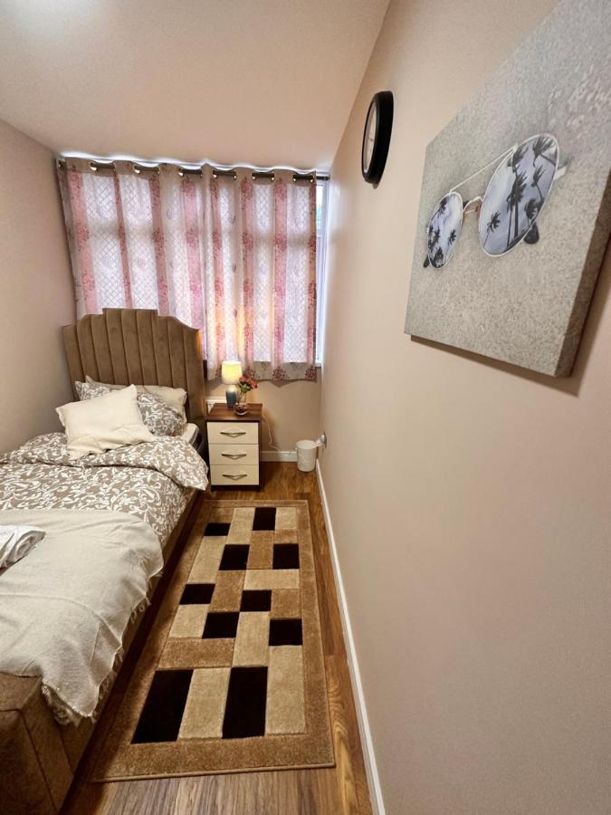 Canary Wharf Single Double And En-Suite Rooms Londra Exterior foto