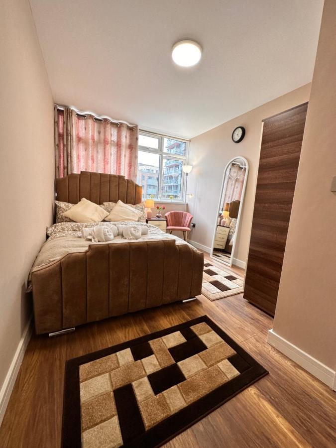 Canary Wharf Single Double And En-Suite Rooms Londra Exterior foto