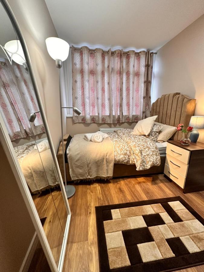 Canary Wharf Single Double And En-Suite Rooms Londra Exterior foto